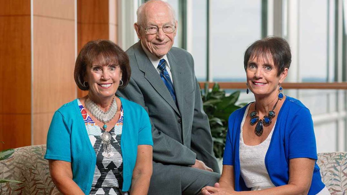 In 1959, Thomas performed the first syngeneic (from an identical twin)  #BMT for refractory leukemia. The disease recurred. Robert Kyle, who had trained under Thomas, successfully performed a syngeneic  #BMT in 1963 for aplastic anemia - Nancy and her twin sister  with Kyle