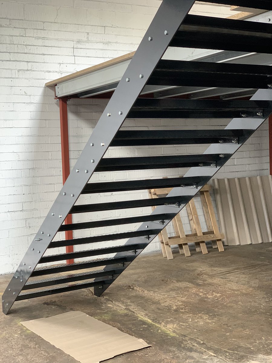 Our Team Are In Aylesford Today! #mezzanine #southeast #Sittingbourne #steel #fabrication #steelwork #mezzaninefloor #steelfloor #kent #freequotation #callustoday #visitourwebsite #happytohelp #bestoke #personlisedforyou #bespokefloors #staircase #mkm #mkmteam #teamwork