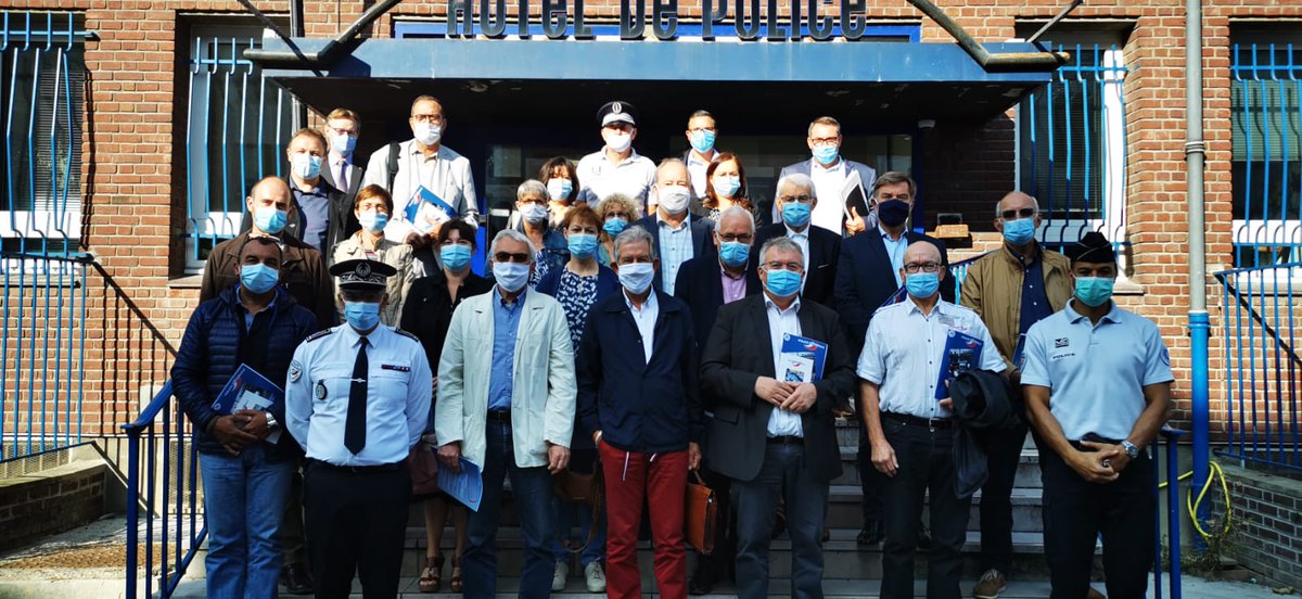 PoliceNat80's tweet photo. Ce matin nous étions heureux de recevoir autour d'une présentation dynamique les #maires et conseillers de la circonscription d'Amiens.
#cagny
#boves
#camon
#dreuillesaminens
#glisy
#longueau
#pontdemetez
#rivery
#saintfuscien
#saveuse
#saleux
#salouel
@AmiensMetropole https://t.co/4XTXaDD9fW