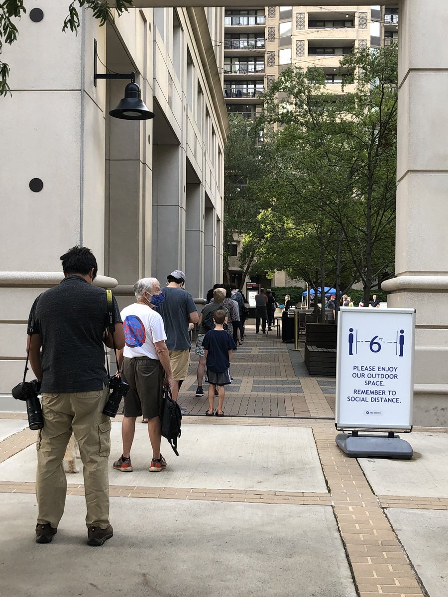 karen51's tweet photo. The line for early voting is already long! #vote #votevirginia #firstdayofvoting https://t.co/KzUmZm2KYi