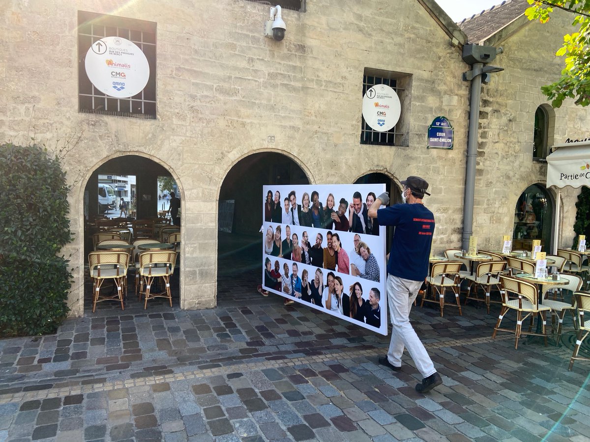 LOLProject's tweet image. [#Exposition] Des rires s’installent à Cour Saint-Émilion pour rendre hommage aux soignants! Découvrez l’expo  
@BercyVillage @DavidKenphoto
bercyvillage.com/actualites/exp…
#photographie #sante #optimisme #rire #Paris12