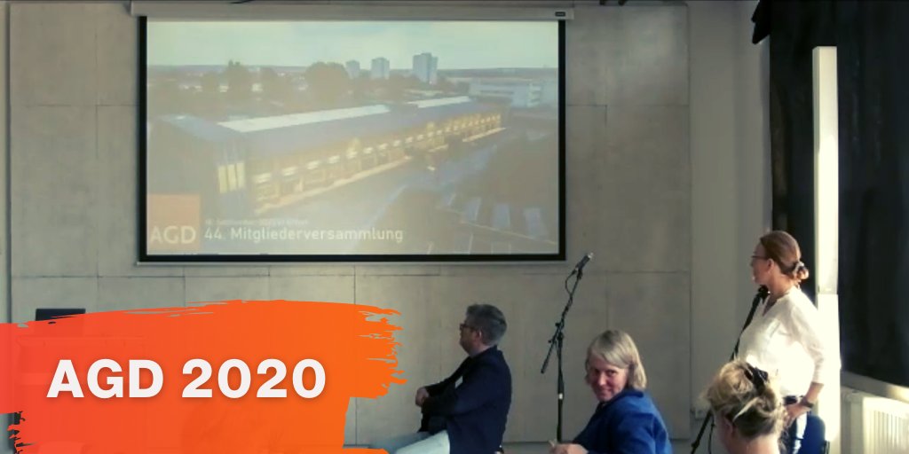KresnikDesign's tweet image. Dieses Jahr ist alles anders:

Zum ersten Mal ist die @AGD_de-Hauptversammlung zeitgleich im Netz und (im Kleinen) vor Ort in Erfurt:

Eine gelungene hybride Veranstaltung -
und gleich geht's weiter

#WeLoveDesign

P.S.: Der virtuelle #Kaffee soll wohl besser schmecken...😉