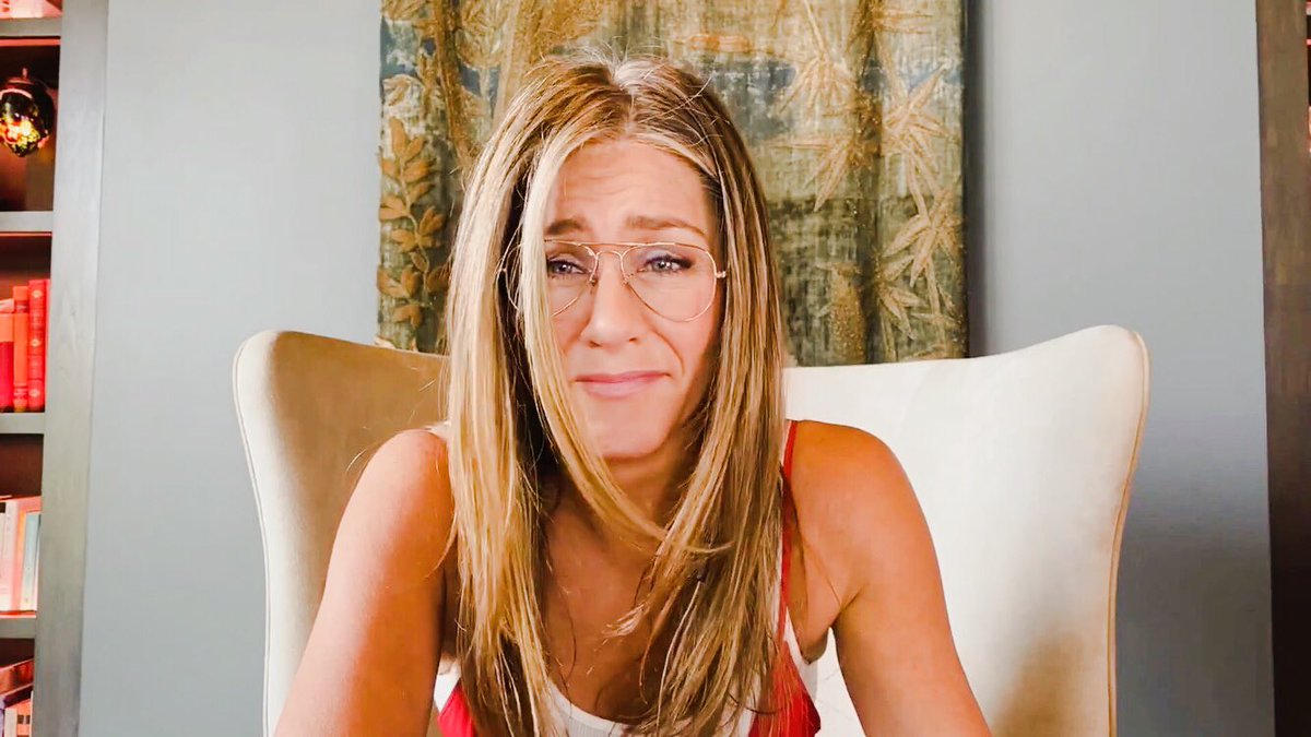 daliahaniston's tweet photo. people on here actually calling jen "old", "ugly without make up" ??? yeah right keep talking bullsh*t, she's glowing, b*tches! 😎 https://t.co/ya7Plpqr8y