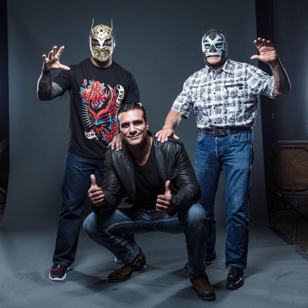 cintadeoro_fans's tweet photo. #fbf of @cintadeoro 👑❤️ with @PrideOfMexico & Dos Caras 💪😎🇲🇽...
.
#vivamexico 🇲🇽
#vivalaluchalibre
#cintadeoro ❤️
.
#sincara #luchalibre #luchador #wrestling #GrandesSueños 🎵 #cuidadjuarez #elpaso #mexico #luchalibremexicana #prowrestling #wwe #triplea #aaa #luchamovement https://t.co/I65UuBEDNb