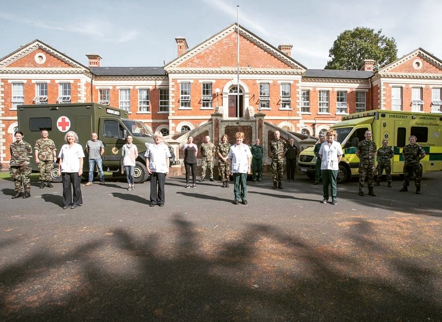 Retirement day for one of the longest serving members of the army nursing corps. Sr Deasy has been an inspirational colleague for hundreds of army medics and doctors over the past 39 years of service.

#militarymed
#armymedicalcorps
#armyhospital 
#sociallydistanced 

@DF_Medics