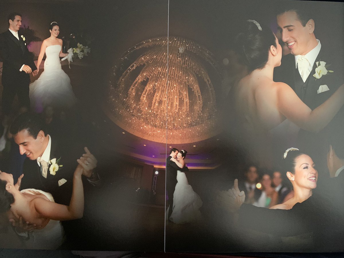 Hace 11 años, en esta misma fecha me casé con mi media naranja ❤️ Feliz aniversario de bodas Isabel, Te Amo 🍷❤️🍷. Vamos por esos 50 años juntos 🤔? Si los siguientes 39 años son como los primeros 11 pues será tarea fácil de cumplir. I❤️U.