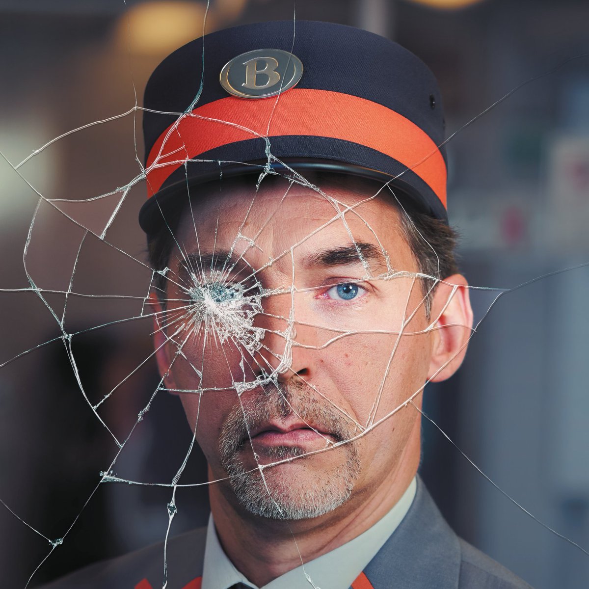 DutordoirSophie's tweet photo. Op 2 weken tijd zijn 30 medewerkers van @NMBS slachtoffer geworden van agressie tijdens hun werk. Ik veroordeel deze daden ten zeerste die we gerechtelijk zullen vervolgen. We doen een oproep aan alle reizigers om onze medewerkers te steunen en respecteren. #stopagressie https://t.co/AQnvdicEgG