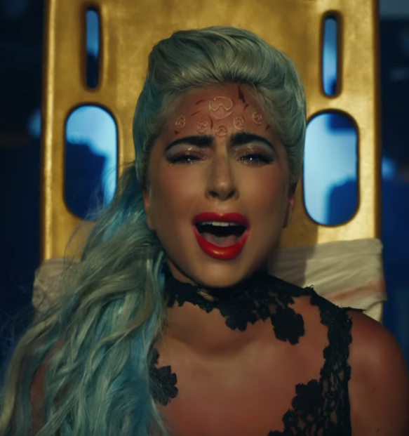 JennifyC's tweet photo. Please patch the line, please patch the line

- Por favor, remende o caminho, por favor, remende o caminho

Momento memorável de atuação, Gaga arrasa mais uma vez, ela conseguiu remendar o caminho e voltou com tudo! ♥♥

Fim da Thread!

#Chomatica #911MusicVideo https://t.co/ptMFyZdRYF