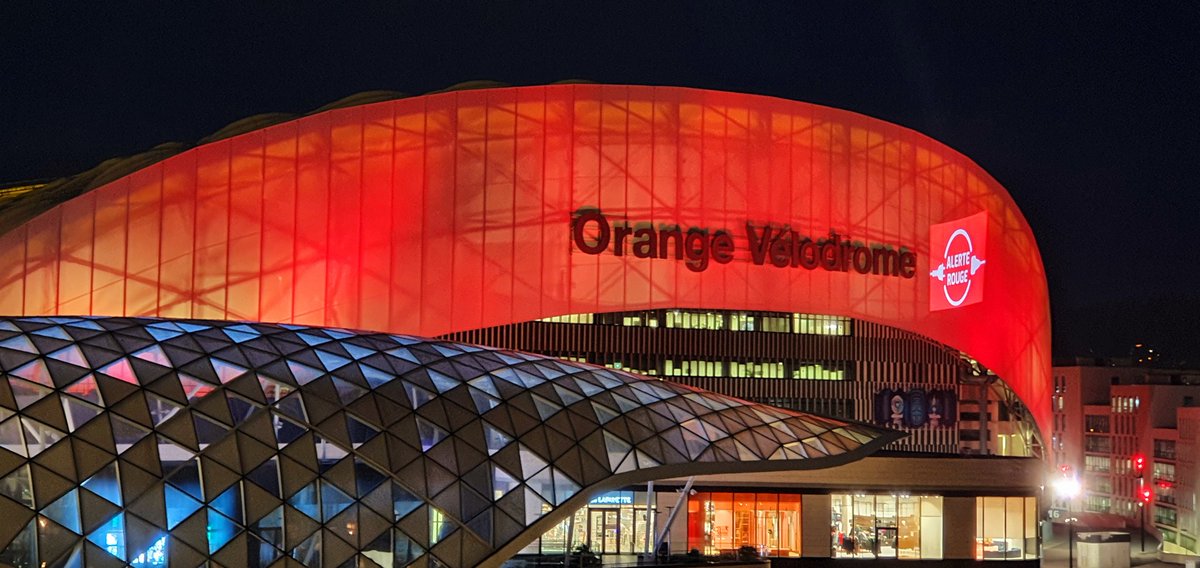 FlorianAllain's tweet photo. 🚨 ALERTE ROUGE 🚨

Durement touchés par la crise sanitaire et par solidarité, l'@orangevelodrome s’associe au mouvement national "#AlerteRouge" en éclairant sa devanture en… Rouge 🔴 

#jesuislespectacle #jesuislevenement #Marseille #Synpase @marseille @lionel_duval https://t.co/AcjlBgG8FU