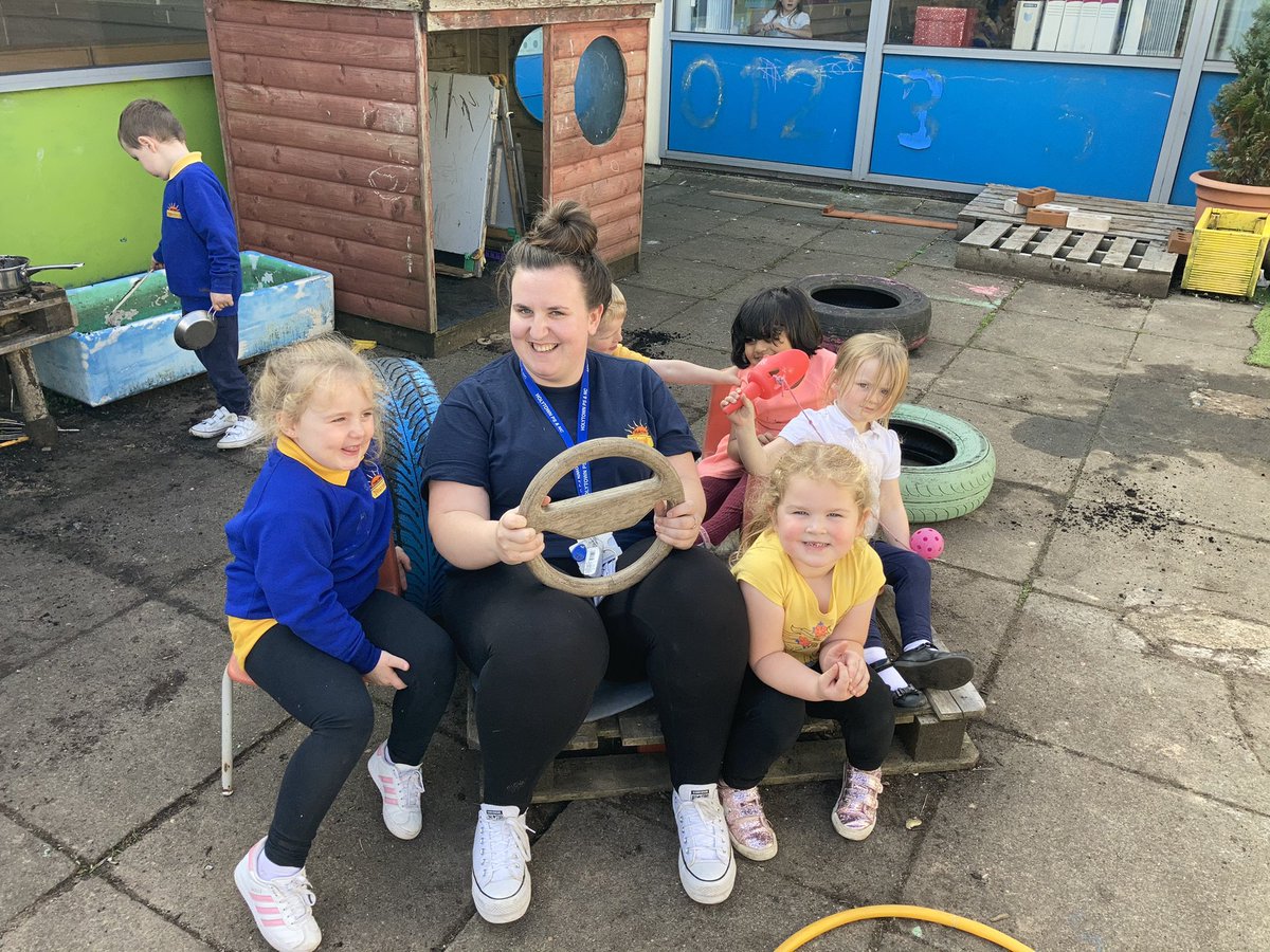 HolytownNC's tweet image. The children are enjoying a wee trip on the Holytown bus 🚌 #usingourimagination #outdoorplay #earlyyears