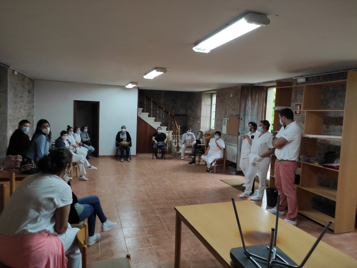 A plantilla do SAD de Vedra ratificaron por unanimidade o preacordo de Centro;
- abono 0,25 €/km desplazamemto en vehiculo propio dende o Concello
- xornada de 37,5 h/semana
- 9 dias de libre disposicion retribuidos
- 24, 31 de decembro e 22 de maio feativos
..Noraboa a RLT