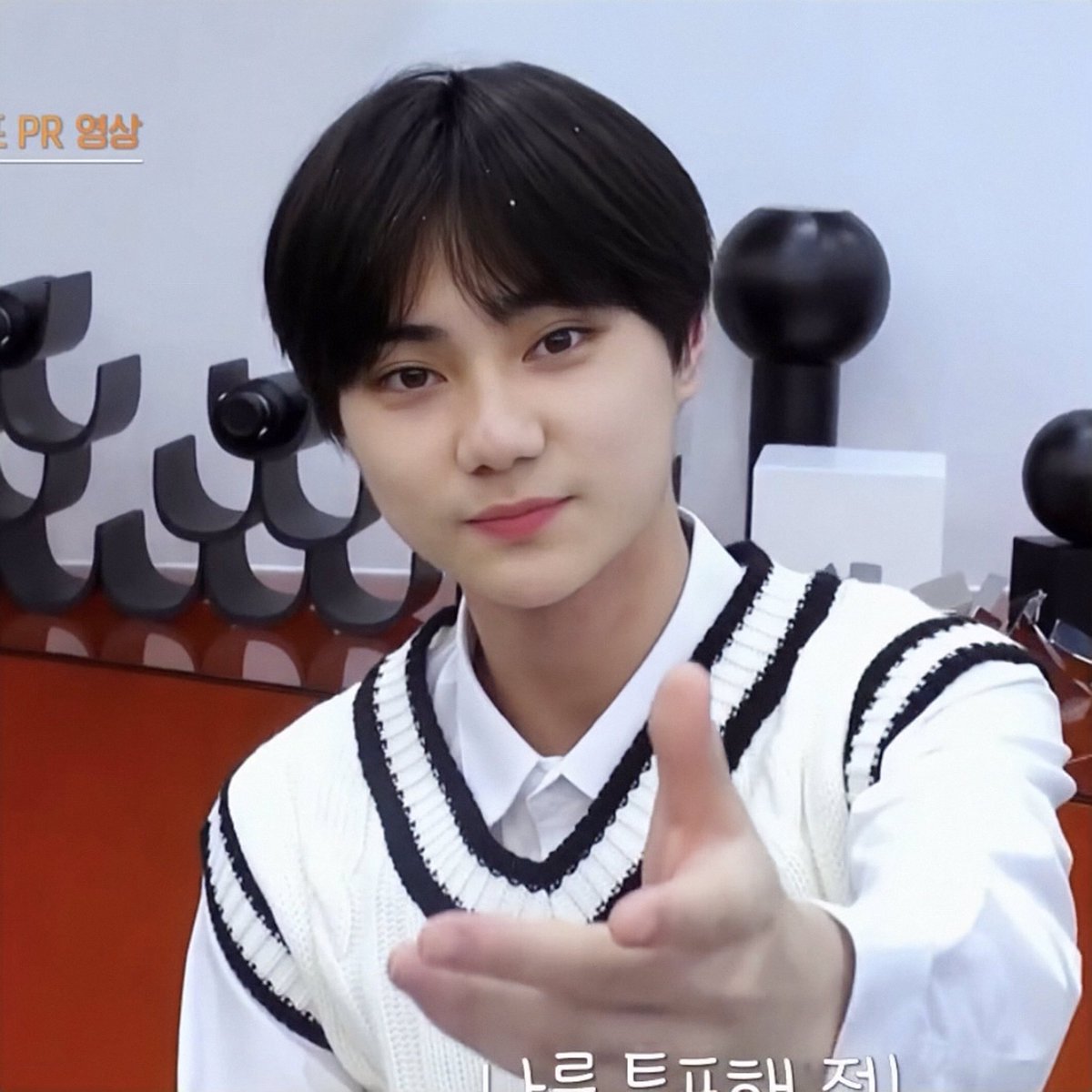 yangwontwt's tweet photo. Imagine wasting talents , its not that hard to debut OT9 https://t.co/jaJdqPOenN