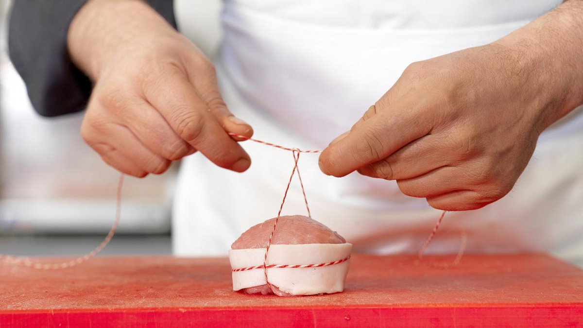 L'art de la découpe "à la française" en boucherie bientôt classée au patrimoine de l'Unesco ?

francetvinfo.fr/culture/cuisin…