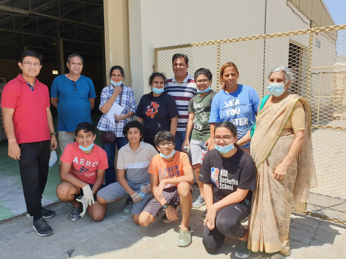 parv_bhadra's tweet photo. Had a wonderful morning with my friends and spent time painting and playing with dogs. @AnimalsAndUsFuj 
@GMA_ICSE 
@DxbModern 
@KNargish https://t.co/YJ1wWQBfiA