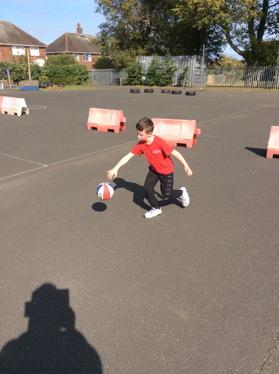 Monkhouse_PE's tweet photo. @mhpsyear3 have been practising their dribbling skills today. https://t.co/TzZs4lWEQn