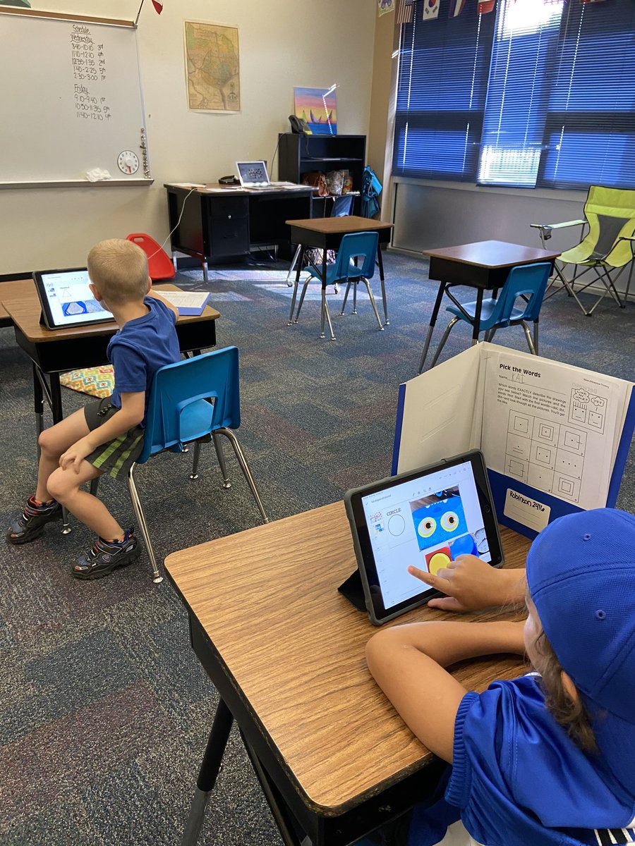 DecaturISDGT's tweet image. #carsonstars first graders creating a Google Slides presentation of the shapes they found