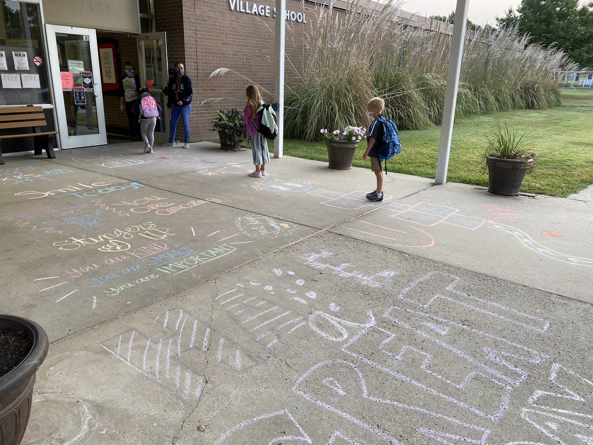 BMitchell253's tweet photo. What a GREAT end to this week!  Students were greeted this morning with AMAZING, positive messages from the @EState_Softball team!  Thanks for supporting our students and staff!  @villeagles  #EmporiaProud https://t.co/yKgBXDiKgp
