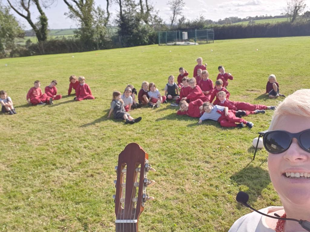 gurranejuniors's tweet photo. ROCKIN' OUR OWN OUTDOOR MUSIC FESTIVAL๐๐คฃ๐คฃ #Covid means we can't sing inside right now, so we made full use of today's glorious sun!! ๐ตโค๐ตโค๐ตโค #FridayVibes #FridayFeeling #school #sunshine #happy #ClapAlong #Cork #CultureNight https://t.co/q1nmH7TQ5W