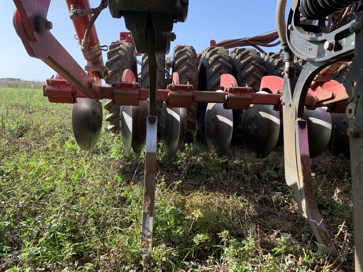 FoxburrowFms's tweet photo. ⁦@HORSCHUK⁩ you have made a cracker of a drill... deep loosening and drilling in one pass... time to sell the redundant cultivators and tractors #striptill #focus https://t.co/UAFNHB2Ywg