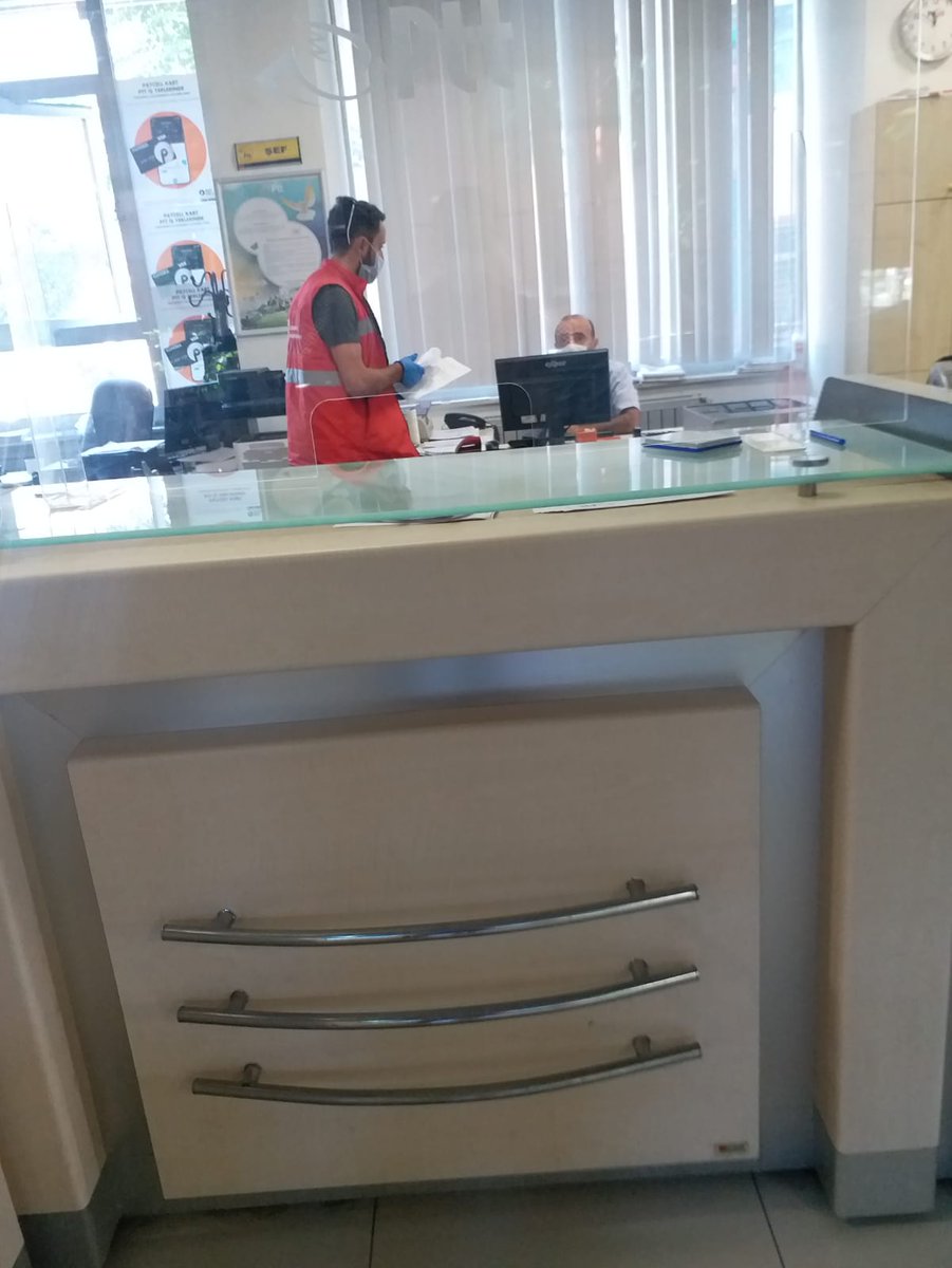 MerkezShm's tweet photo. Vefa Sosyal Destek Gruplarımız karantinadan dolayı ikametten ayrılamayan vatandaşlarımızın ilaçtan gıdaya tüm ihtiyaçlarını karşılamak için çalışmalarına aralıksız devam ediyor  #VSDG❤ 
@FHMCELIK @AhmetHulusiKAR3 @mehmetksa18 @fethiya58867961 https://t.co/DwV9X54jrQ