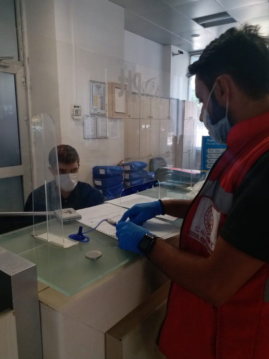 MerkezShm's tweet photo. Vefa Sosyal Destek Gruplarımız karantinadan dolayı ikametten ayrılamayan vatandaşlarımızın ilaçtan gıdaya tüm ihtiyaçlarını karşılamak için çalışmalarına aralıksız devam ediyor  #VSDG❤ 
@FHMCELIK @AhmetHulusiKAR3 @mehmetksa18 @fethiya58867961 https://t.co/DwV9X54jrQ