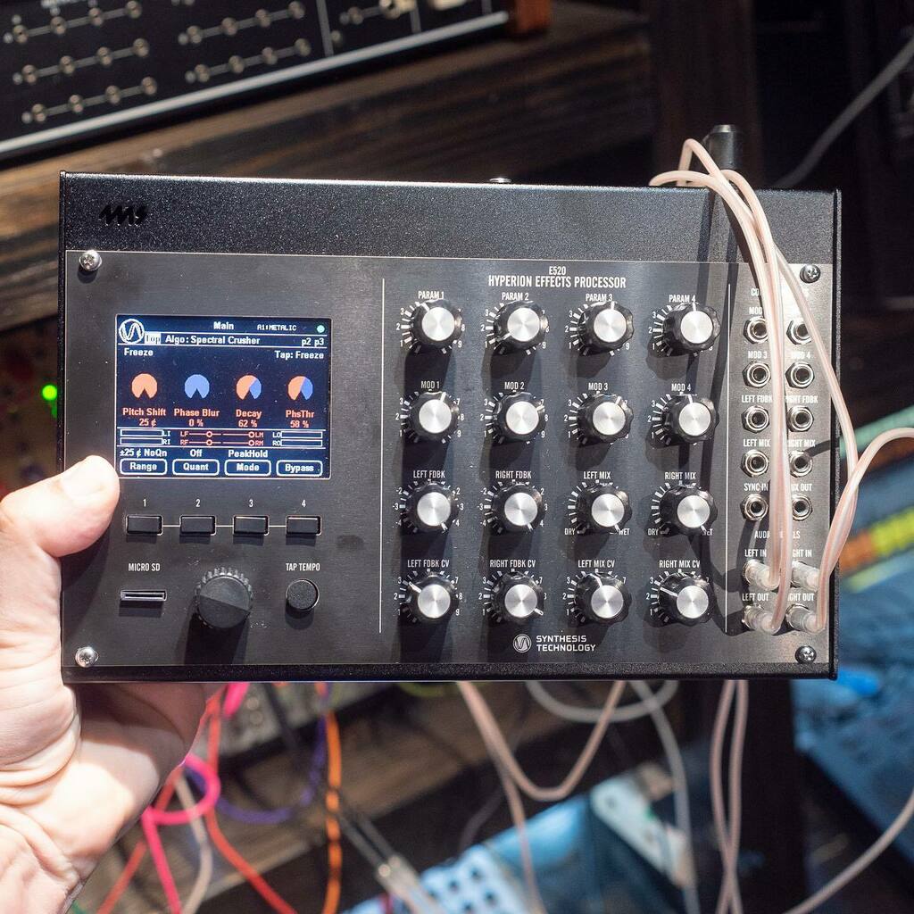 E520 Hyperion Stereo Effects Processor Kickstarter campaign from 2019 has landed. Looking forward to check this out.

#eurorack#modular#e520#e520hyperion#pedalboard#effect#synthesistechnology#4mspods#4ms instagr.am/p/CFR_wCLBS6Y/