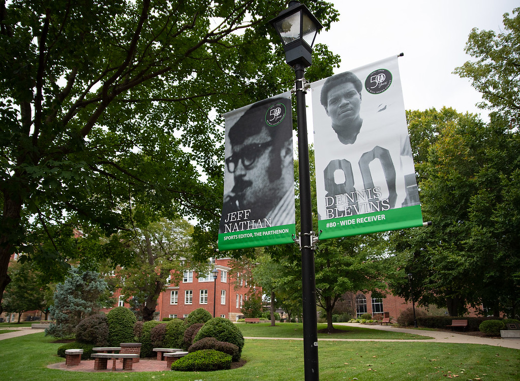 50th Anniversary banners honoring our #SonsAndDaughtersOfMarshall lost in the Nov. 14, 1970 plane crash began going up around campus yesterday.
Learn more about the 50th Anniversary: marshall.edu/neverforget
#NeverForget #MarshallUFamily #WeAreMarshall