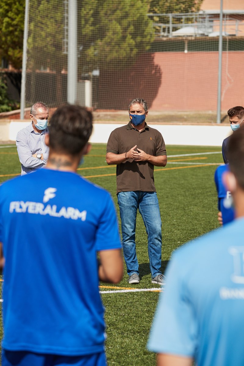 FORMACIÓN 👨‍🏫 

Esta mañana nos han visitado 'Pepe' de la Sagra (ex Atlético de Madrid, F.C. Barcelona) y José María López Duque (ex Rayo Vallecano, Leganés y Real Madrid Castilla). 

¡Muchas gracias por la visita! Proas es vuestra 🏠

©️📸 Carlos Andrés Herrero | Prensa Proas T&amp;D