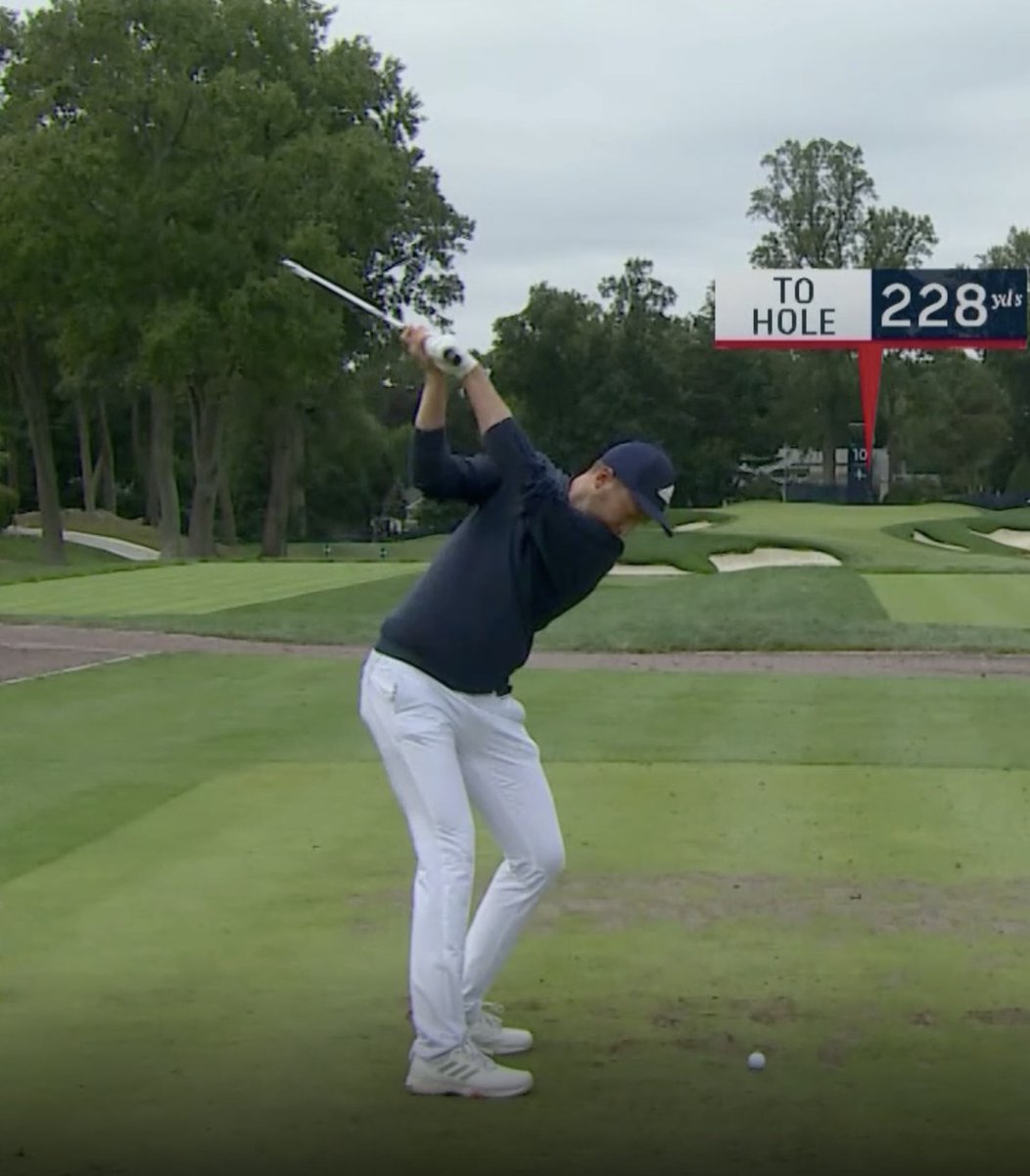 LukeKerrDineen's tweet photo. One of the reasons why I love golf is that both these swings can co-exist at the pro level.

Berger vs. Wolff https://t.co/RMCyMZrySb
