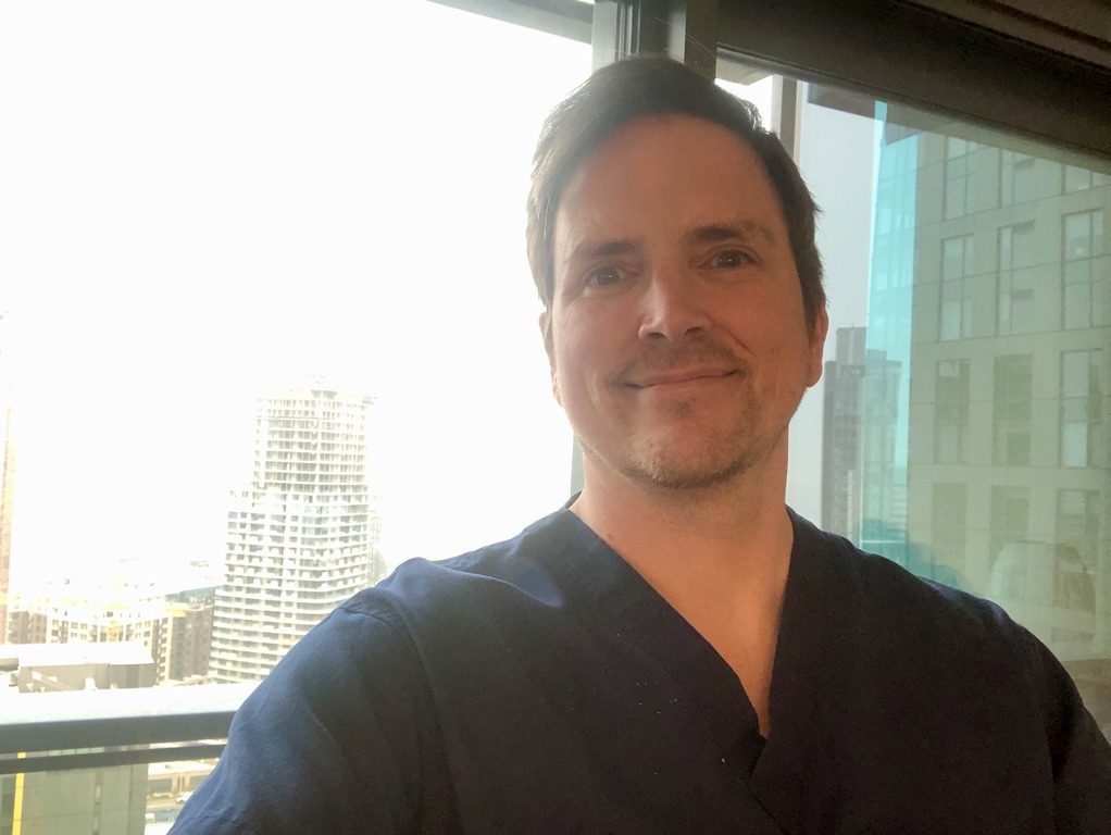 There were 3 ear surgeons in the world who have cochlear implants and also perform cochlear implant surgery. Now there are 4. Deeply, deeply personal milestone achieved yesterday doing my first CI surgery as an attending in our new CI center. 😃☺️ 1/2