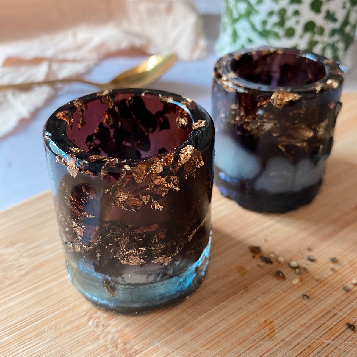 Hobbycraft's tweet photo. Explore new possibilities with crystal resin by adding in a little colour! These salt and pepper pots can be made using any colours you choose.
⁠
Check out the project by @becki_clark_: https://t.co/jJtdjqvu6w ⁠
⁠
#Resin #ResinProjects #Hobbycraft https://t.co/3bcNY6ViKV