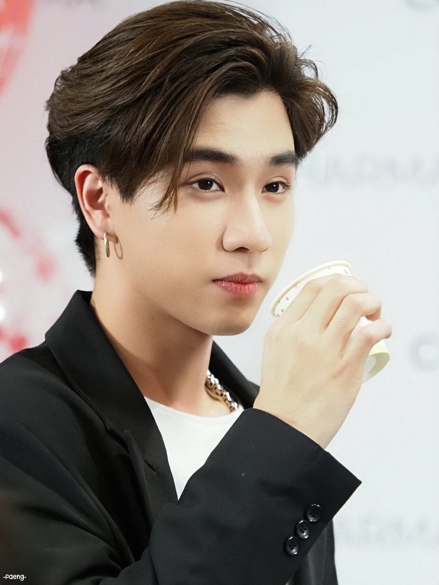 faeng_chomngarm's tweet photo. หล่อทุกท่วงท่าจริงๆ เนอะ 😁

#คอสเมดไลฟ์xเพิร์ธ
#PerthTanapon
#KDPPE https://t.co/r8c1fkU4qh