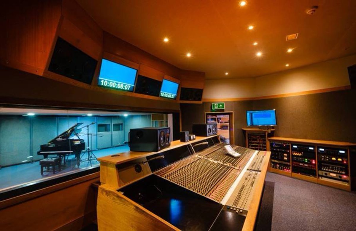 MayorofLondon's tweet photo. Opened in 1937, @Air_Edel studios is an icon of London’s musical history. Like many businesses in London, it desperately needs financial support to stay afloat. Unfortunately, it falls through the cracks of what the Govt considers urgent financial need. 1/2 https://t.co/2Pw6dPhLRL