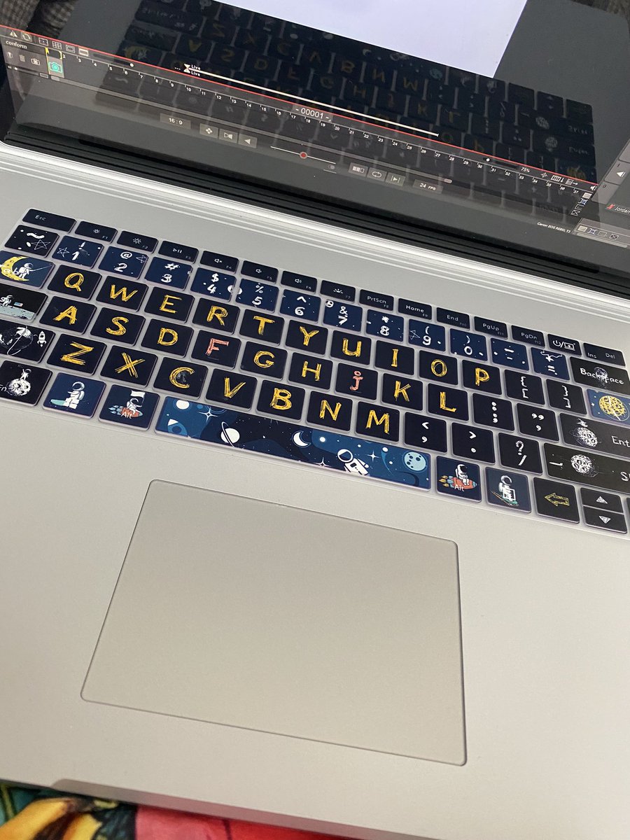 GCFlCS's tweet image. my cute ass space keyboard