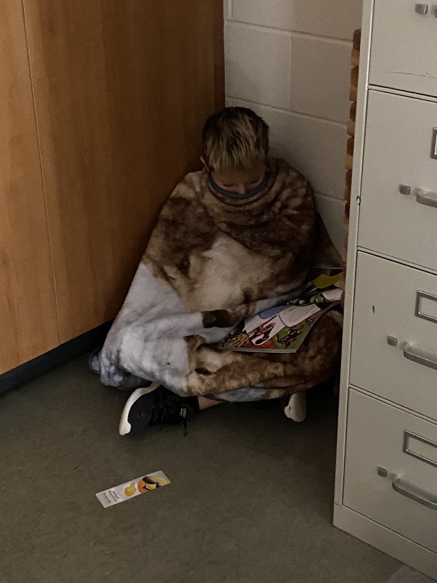 AndreaATimR6's tweet photo. Itβs Free Read Fri-YaY! We are hitting Starbucks Mode and getting comfy reading our favorite books π #MakingHistoryin401 #WPMS @WPMiddle https://t.co/2JjWHBJnEj