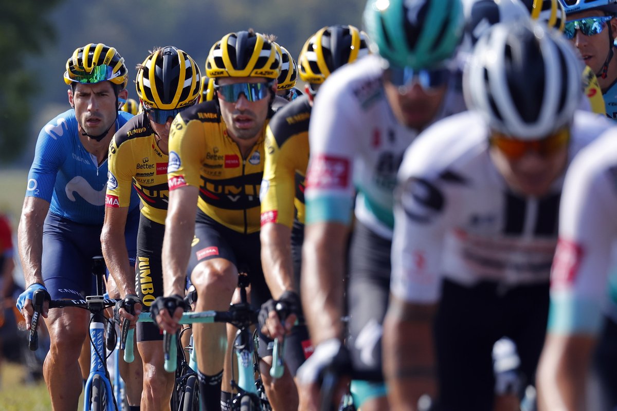 #TDF2020: Tras muchos ataques, un grupo de 12 corredores se marcha y gana enteros para jugarse la 19ª etapa en Champagnole: Bennett, Trentin, Van Avermaet, Devenyns, Sagan, Kragh, Mezgec, Stuyven, Arndt, Naesen, Bauer y Rowe. El pelotón, tirado por LTS, está a 2'15". 🏁 24 km https://t.co/rc8kzitcQA