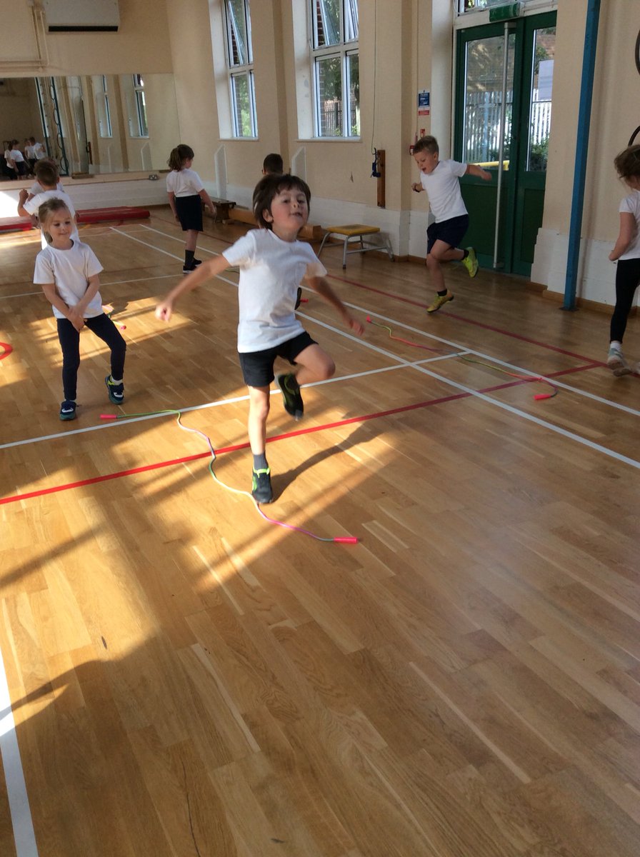 BroughPrimary's tweet photo. Y2- We loved our first skipping lesson today! #skiptothebeat https://t.co/LTX4hWt3QV