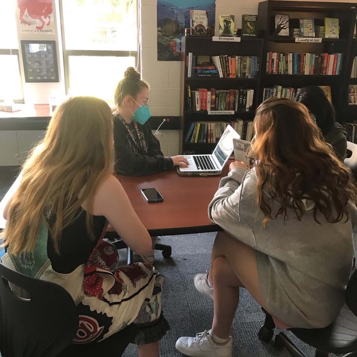 newtechnhs's tweet photo. our first nhs meeting of the year 💫 https://t.co/OFBZiyGwAH