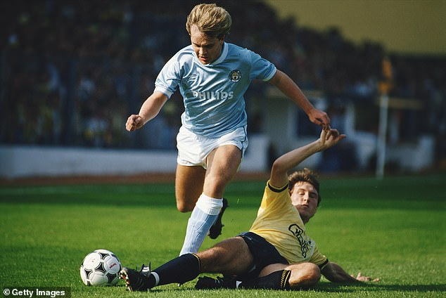 robertmdaws's tweet photo. #AndyMay was a massive @ManCity supporter when he was growing up
May played for City for six years before leaving to join Huddersfield in 1987 #MCFC https://t.co/uGody7xbUj