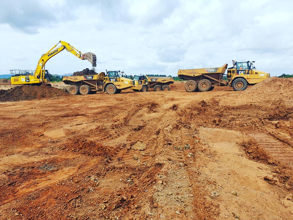 KJ_Services's tweet photo. A Few Snaps From One Of Our On Going Muck Shift Jobs Which We Are Carrying Out! 🚜🚧💪 #KJServicesLtd #Caterpillar #Komatsu #Equipment #MuckShift #HireFleet #FinningUk https://t.co/zvvmmvJMc7