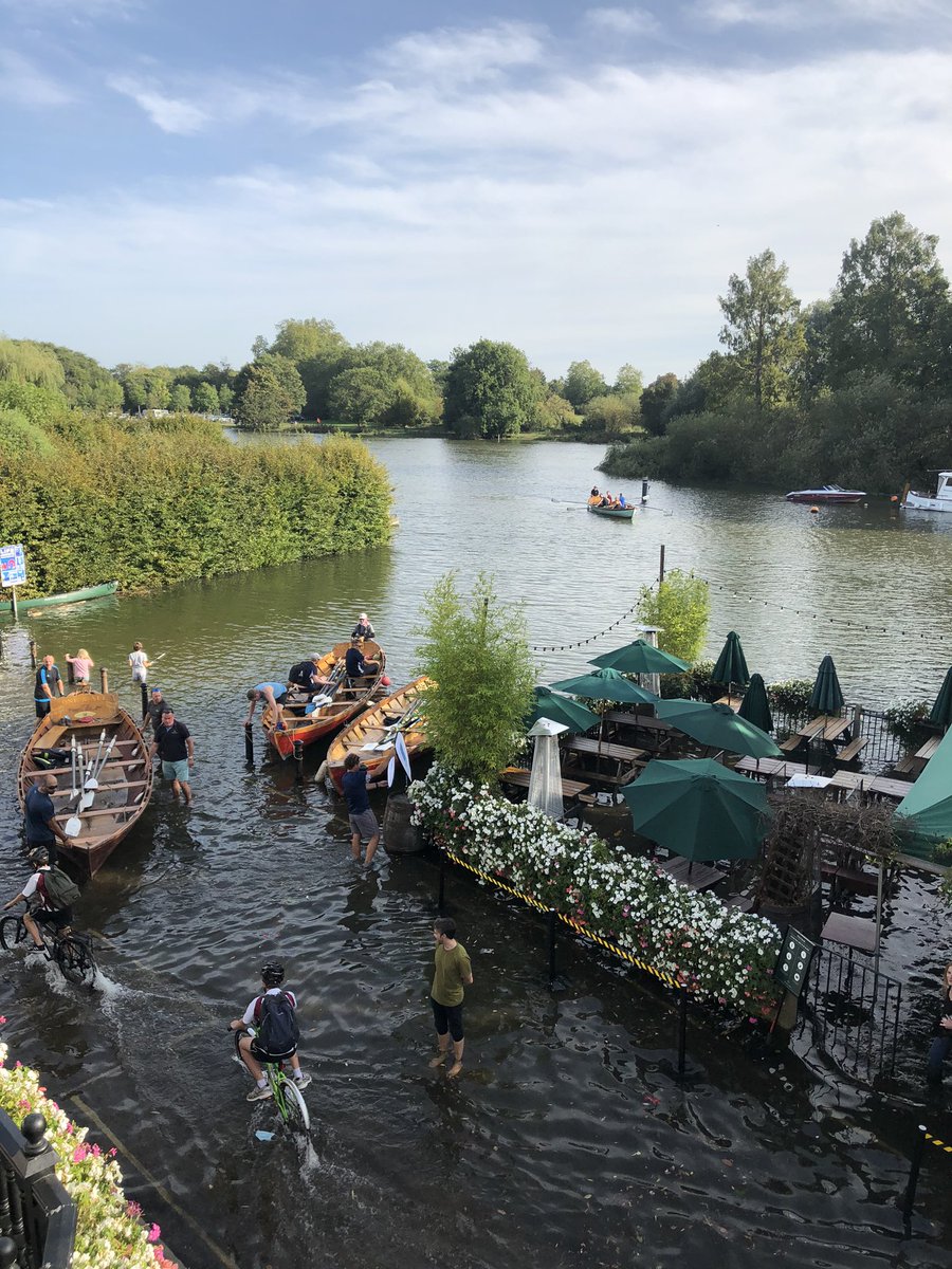 The best way to arrive at the pub on a high tide #rbbc #hightide