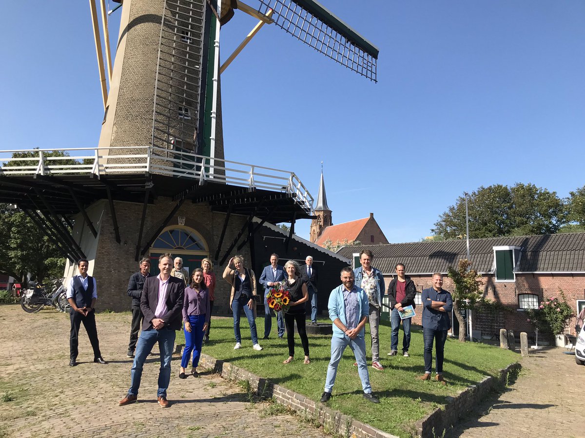 Vanmiddag mochten Loosduiners de Haagse Raadsleden informeren over hun ambities en inzet op en rond het <a href="/EGP_Loosduinen/">Erfgoedpark Loosduinen</a>. Een gezellige lunch, nuttig en verfrissend! Op naar de volgende stap! <a href="/MikalTseggai/">Mikal Tseggai</a> <a href="/ralfsluijs/">Ralf Sluijs 💚💛</a> <a href="/DanielScheper/">Daniël Scheper</a> <a href="/Fusto/">Maarten De Vuyst</a> <a href="/boumesho/">Mustapha El Boumeshouli</a> @HSPeterBos <a href="/CDADenHaag/">CDA Den Haag</a>