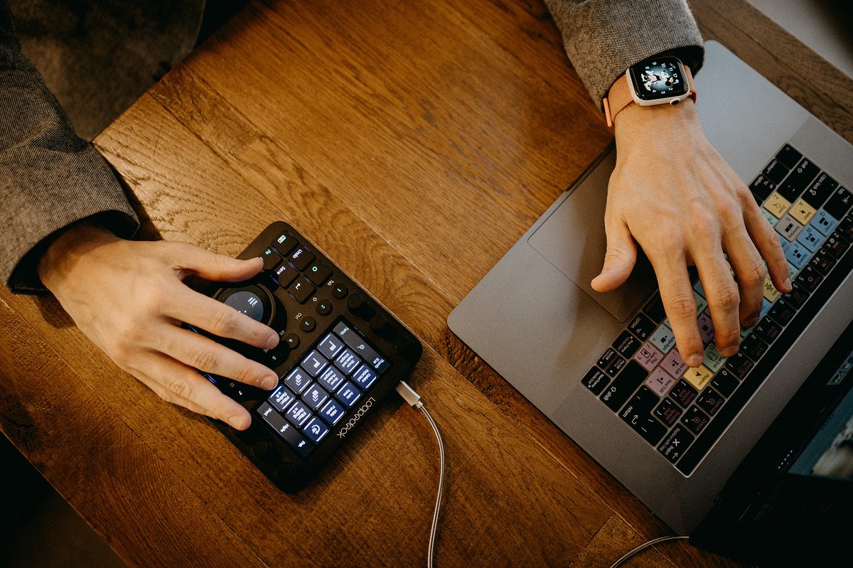 fronk's tweet image. Při výběru fotek v Lightroomu si užívám příjemnou změnu s ovladačem #LoupedeckCT, zatímco na svět přichází nová varianta, zaměřená na živý přenos a hráče. Třeba bude #LoupedeckLive právě pro vás. 😉

#CreativeTool #ovládání #panel #Loupedeck #editing #lightroom #gear #MacBookPro