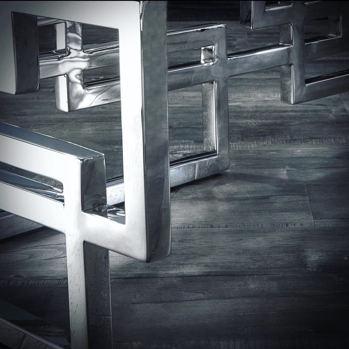 AllaModaDesign's tweet image. Details matter... The Spectra Modern Rectangular Coffee Table and End Table has geometric shape base crafted with a silver polished stainless-steel base. Add this modern beauty to any living space. 

#furniturestore #livingroomdecor #livingroominspo