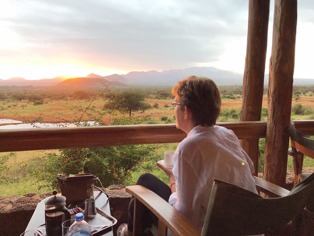 Perfect way to end the weekend and welcome the new week. Watching the sun go down from the balcony of your room at #serenaKilaguni. Here is to another successful week! https://t.co/fgy509di08