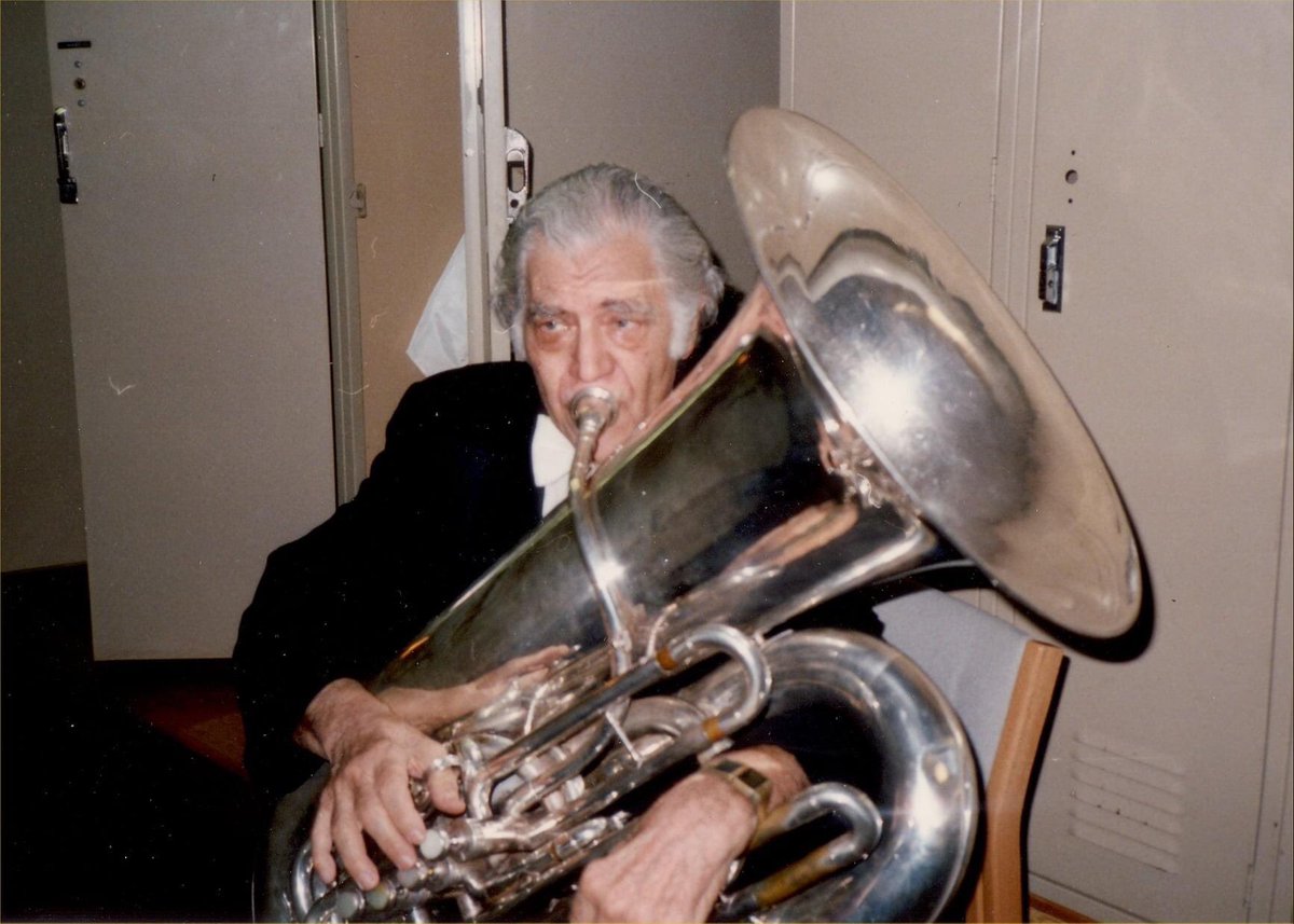 2baMike's tweet image. Piensa en como quieres sonarcon tu instrument y evita pensar en como lo vas a hacer.
Think of how you want to sound in your instrument and avoid thinking of how you are going to do it.
#ArnoldJacobs #JakePed #ArnoldJacobsenEspanol.com