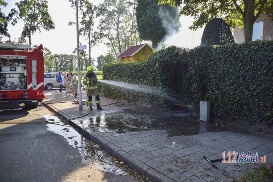 Tuinset en haag in brand bij woning in #Ederveen. 112Vallei.