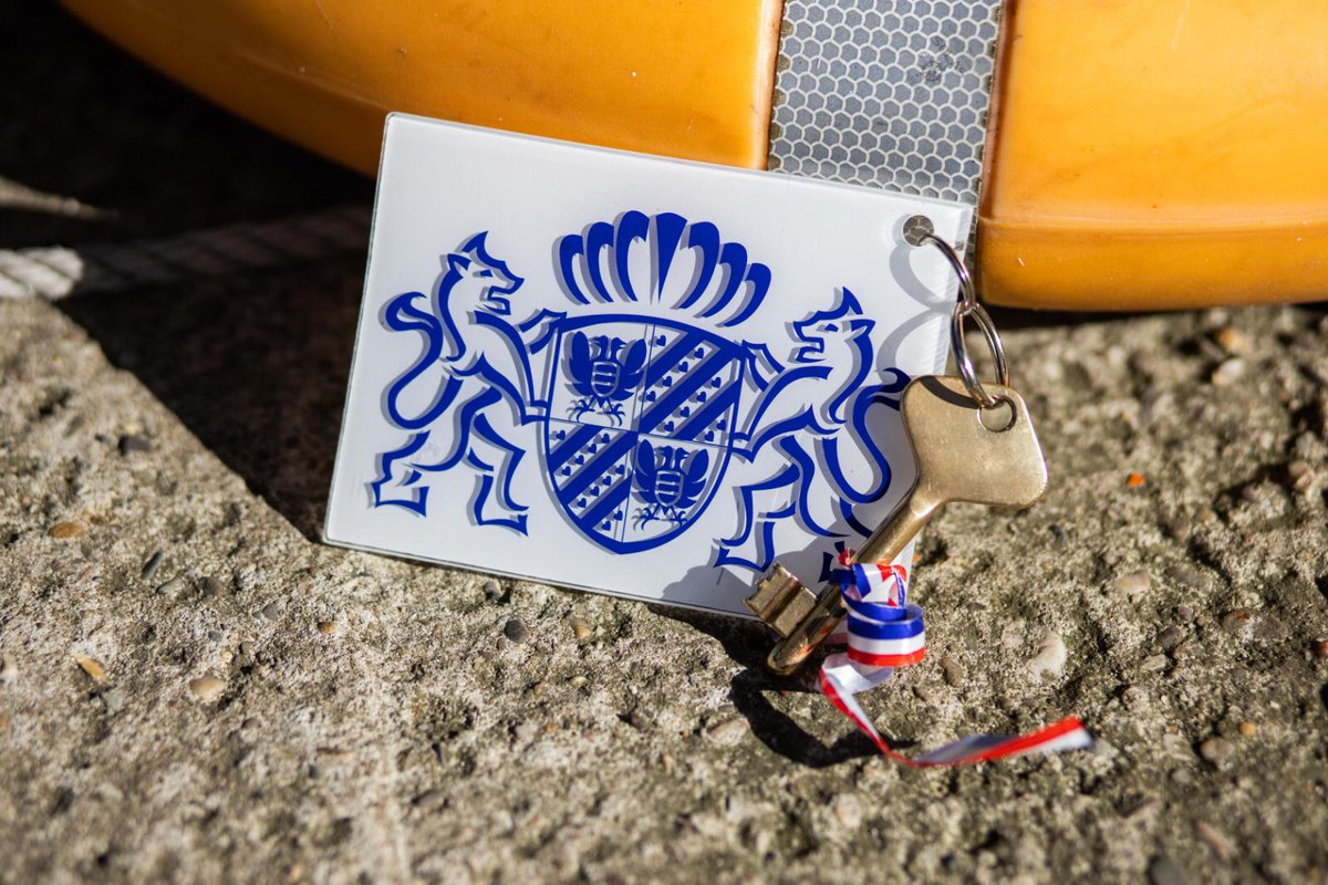 Wat een prachtig gebaar 👏🏼! Na 45 jaar dienst te hebben gedaan als inspectieschip bij <a href="/provgroningen/">Provincie Groningen</a> zijn wij met onze locatie <a href="/EnergyMaritime/">NP Energy & Maritime</a> de nieuwe eigenaar van het prachtige schip 'De Aquarius' 🛥️.  Gedeputeerde @Fleurgraeper overhandigde de sleutels aan <a href="/GerryGeitz/">Gerry Geitz</a> (CvB).