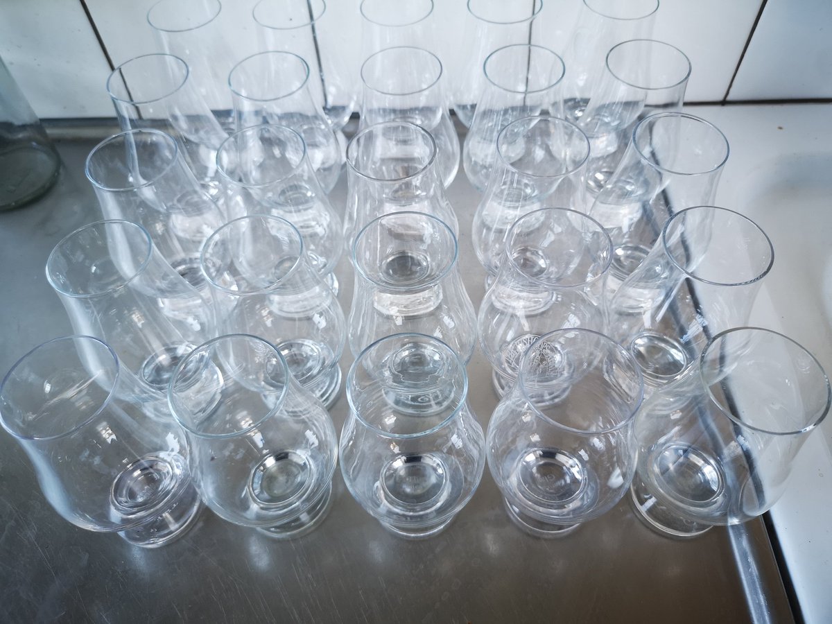 JanEkstrom66's tweet photo. SMWS whisky tasting today with five single cask whisky.
#smws #whisky #whiskytasting #singlecask @SMWSSweden https://t.co/xiDqqWYfBZ