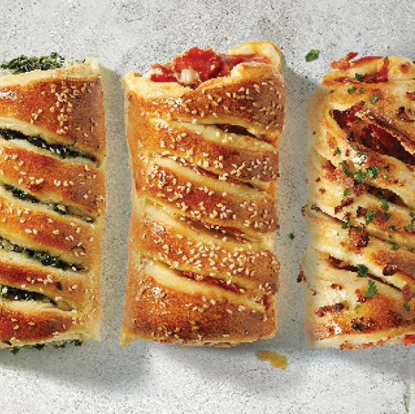 FashionChicago's tweet photo. Respost: @sbarroofficial Warm, gooey, mouthwatering flavors rolled into our Sbarro Stromboli. Not pizza, still New York.
.
.
.
.
#stromboli #sbarro #sbarros #strombolis #mouthwatering #foodie #foodlovers #calzones #stromboliinspiration #foodlove #foodporn #sbarrolove #nostalgia https://t.co/w2S1FKFmaz